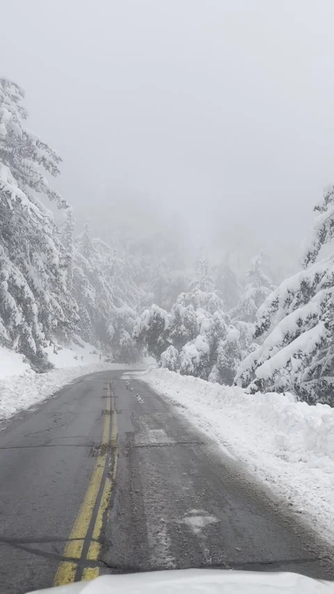 Snow Covered Mountain Road Vídeo Stock 263930176