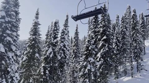 A snow-covered mountain winter forest with a ski lift at a ski resort. Видео 321563249