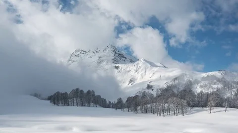 Snow-Covered Mountains And Clouds Timelapse 4k 스톡 동영상 83694444