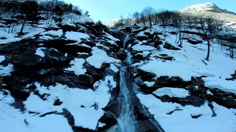 Snow covered river. winter mountain landscape 스톡 동영상 37036820