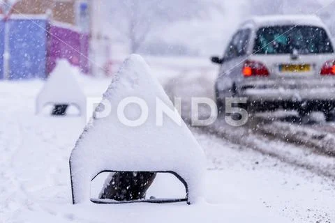 Snow covered road sign on UK motorway Road Stock Photos