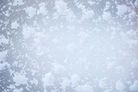 Snow covered window, macro shot, close up. Stockfoto's