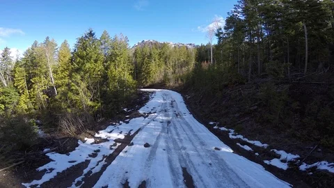 Snow Coverted Road in Mountains Vidéo 80274094
