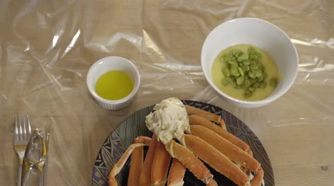 Snow Crab for dinner. 4K UHD. Vídeos de archivo 49973960