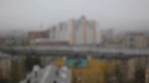 Snow with defocused building background 库存影片 918015
