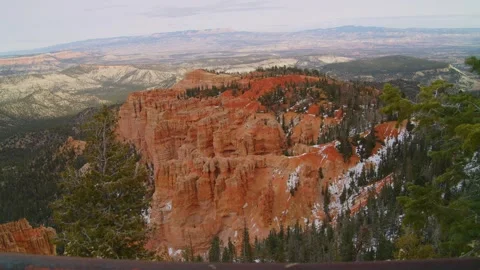 A snow dusted red rock formation in Bryce NP Vidéo 268048457