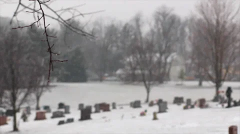 Snow Falling in Cemetery Vídeos de archivo 35941940