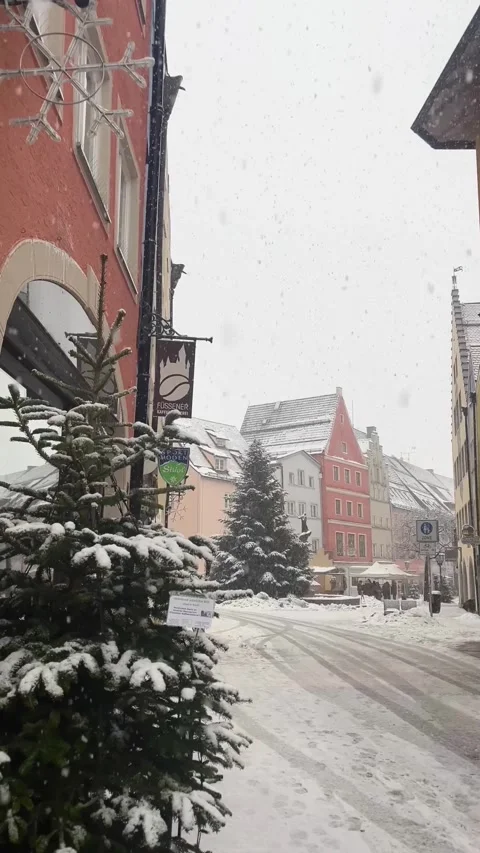 Snow falling on a charming christmas street in Füssen, Bavaria Stock Footage 346272885