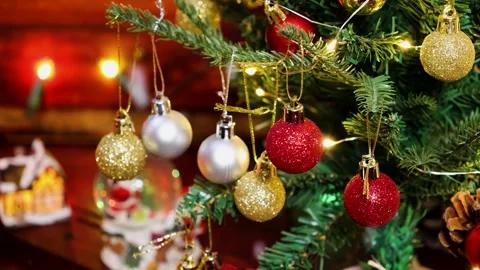 Snow falling on a christmas tree Video stock 285132789