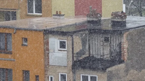 Snow falling in the city Stock Footage 86365457