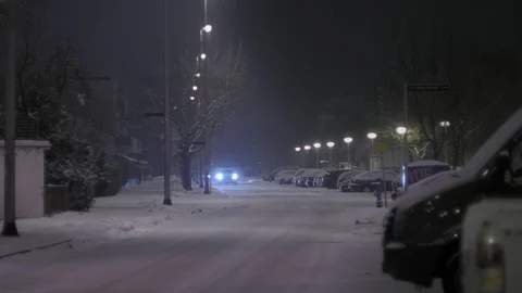 Snow falling in the city 스톡 동영상 87152791