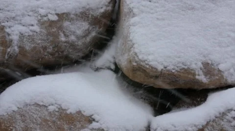 Snow falling on rocks in a blazzard Stock Footage 47576090