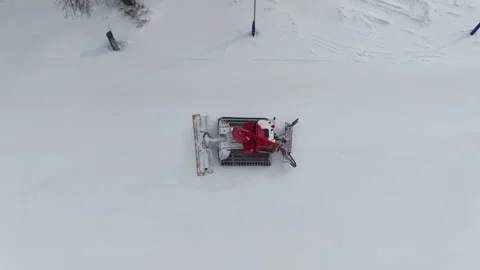Snow grooming machines preparing the ski runs in Bakuriani 스톡 동영상 327453804