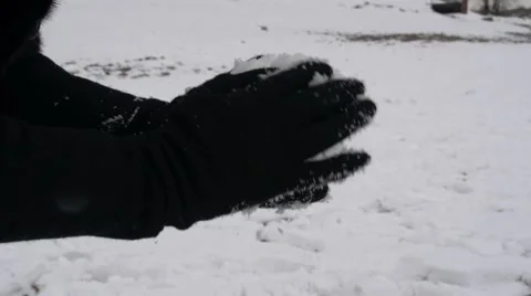 The snow in the hands Stockbeeldmateriaal 62506556