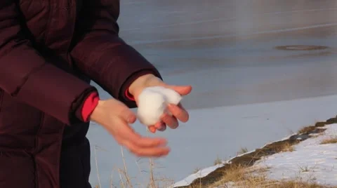 Snow heart sculpt process Video stock 45980865