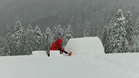 Snow igloo building in the high winter mountains Video stock 157556547