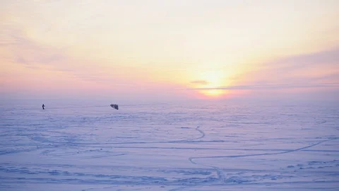 Snow kiteboarder 库存影片 120538913