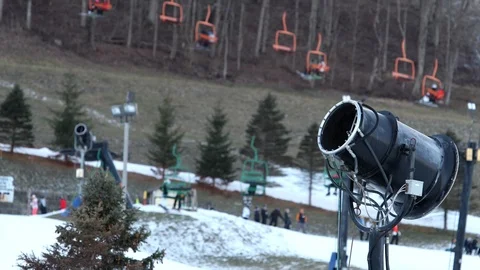 Snow maker with ski lift Vidéo 122520358