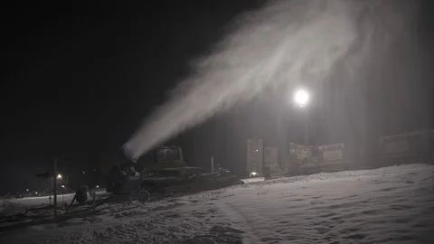 Snow making system in work at night. Snow cannon Vídeo Stock 97798802