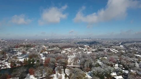 Snow in the park Video stock 83493327