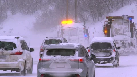 Snow Plow Clearing Highway During Winter Storm Vidéo 167769650