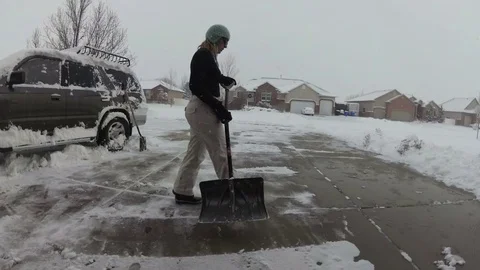 Snow removal on a cold winter day 動画素材 71219177