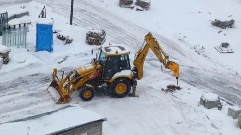 Snow removal with a tractor during winter in a construction area 스톡 동영상 330156470