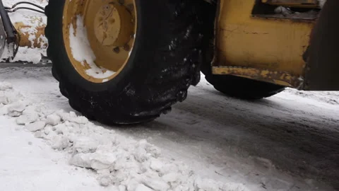 Snow removal with a tractor. 库存影片 148433051