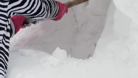 Snow sculptures, making. The master makes a figure out of snow. Stock-Footage 122362706
