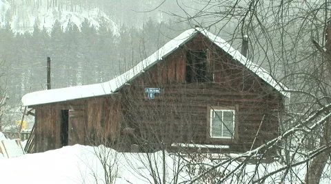 Snow &amp; small house Stockbeeldmateriaal 797121