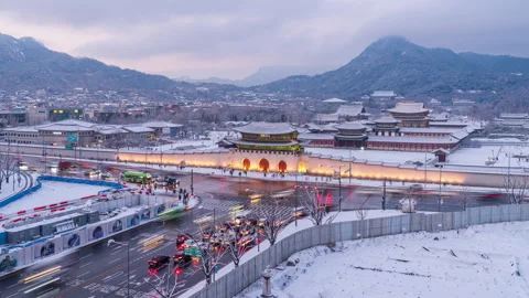 Snow time In the evening, with the road traffic in front of Gyeongbokgung Palace Stock Footage 168068051