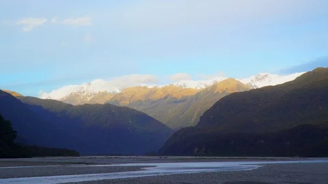 Snow topped mountains Vídeo Stock 85492461