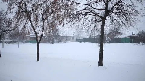 Snow in the village Video stock 87989077