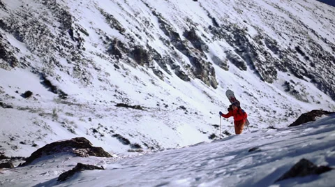 Snowboader go to mountain Video stock 32361855