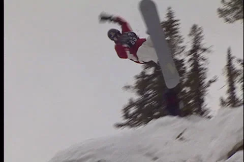 Snowboarder crashes off a jump Video stock 27130927
