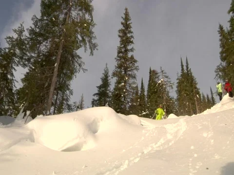 Snowboarder down powder Stock Footage 740077