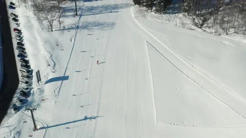 Snowboarder glides down an empty ski field Hakuba Japan. Stock-Footage 165647976