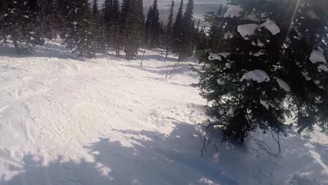 A snowboarder goes down a freeride on a snowy mountain slope. Stock-Footage 219956594
