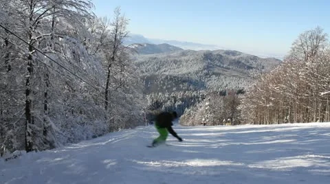 Snowboarder jumping straight Vídeos de archivo 21881078