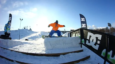 Snowboarder jumps trick Video stock 35456580