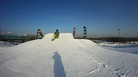 Snowboarder jumps trick Video stock 35498973