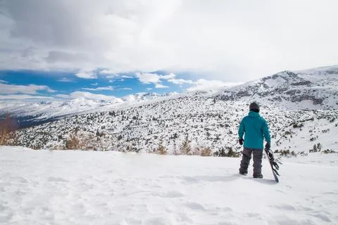 Snowboarder looking at the mountain getting ready for a free ride rush. Bad 스톡 사진