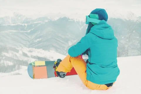 Snowboarder looking at mountains Foto stock