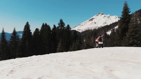 Snowboarder man in the mountain forest Video stock 88560763