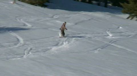 Snowboarder off-piste Stock Footage 303628