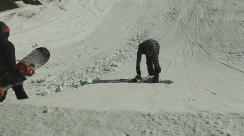 Snowboarder preparing springboard Stock Footage 59828379
