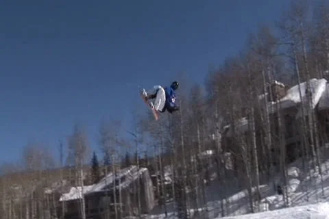 Snowboarder pulls a 900 Видео 27130988