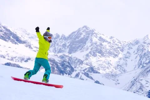 Snowboarder running down slope Stock-Fotos