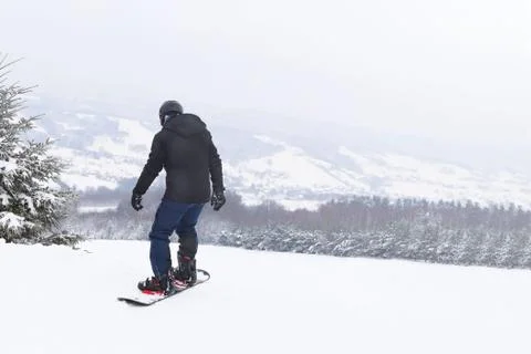 Snowboarder slalom down Foto stock