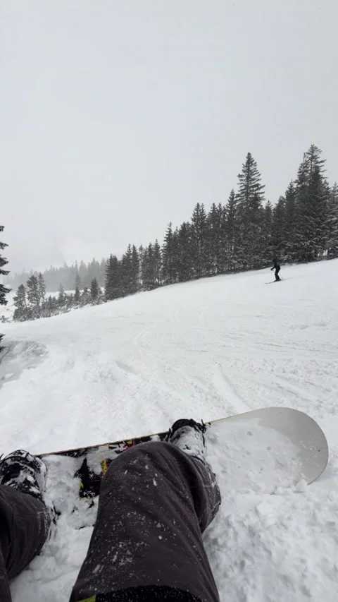 Snowboarder at the slope stop to rest Video stock 181493018